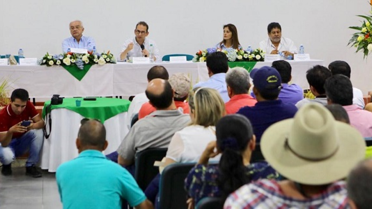 foto_minagricultura_andres_valencia_socializacin_arroz_28_febrero_villavicencio_y_yopal_motor.jpg