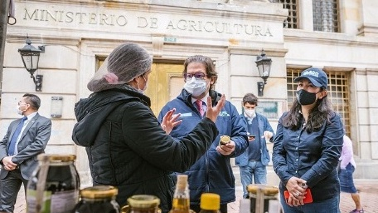 foto_minagricultura_rodolfo_zea_mercado_campesino_18_de_noviembre_2020_0.jpg